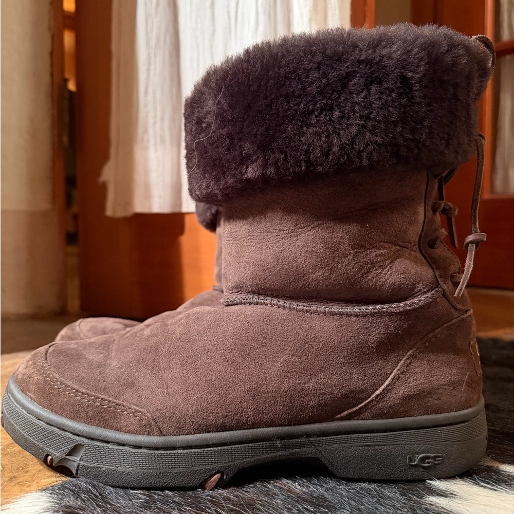 Real sheepskin insulated leather UGG Australia Chocolate Brown Boots size W10